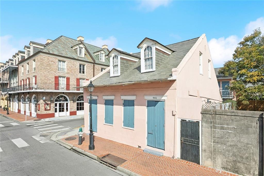 941-943 TOULOUSE Street