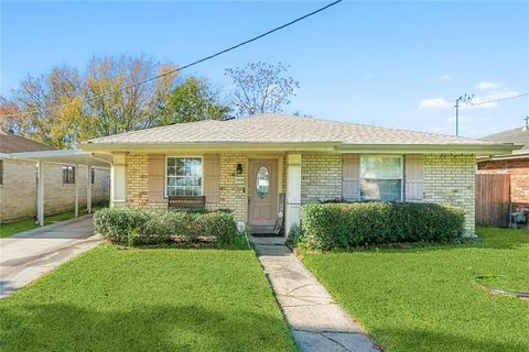 7528 VANDERKLOOT Avenue New Orleans LA 70127