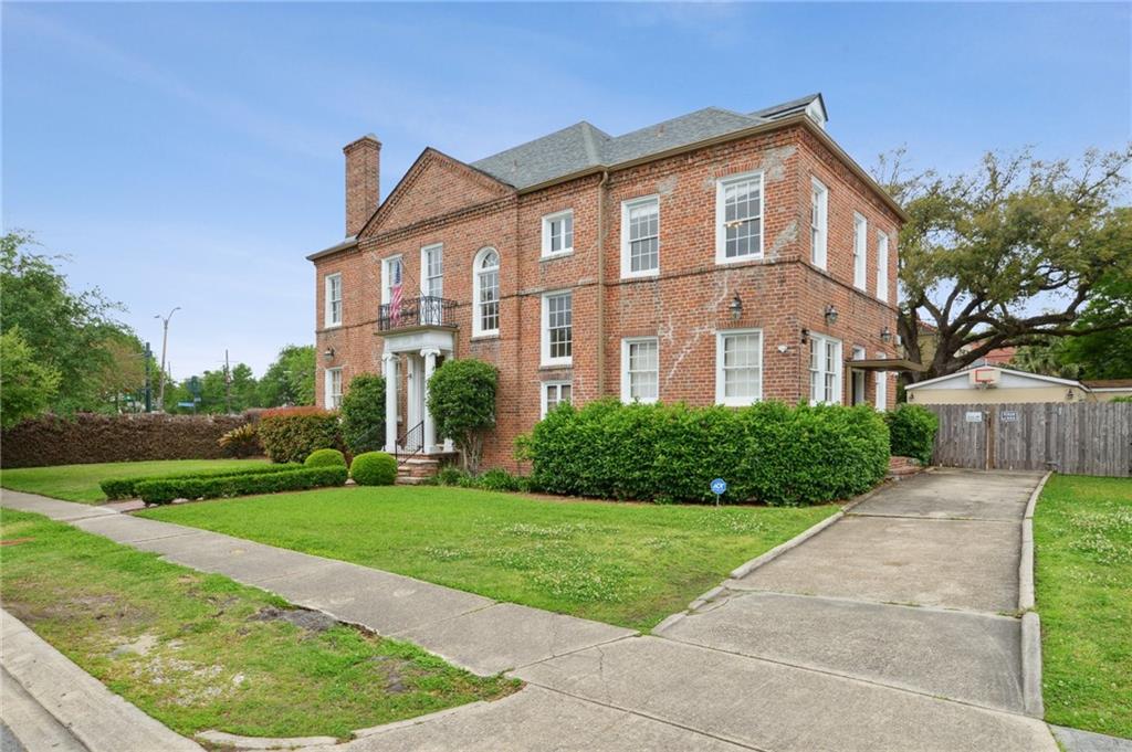 4008 VENDOME Place