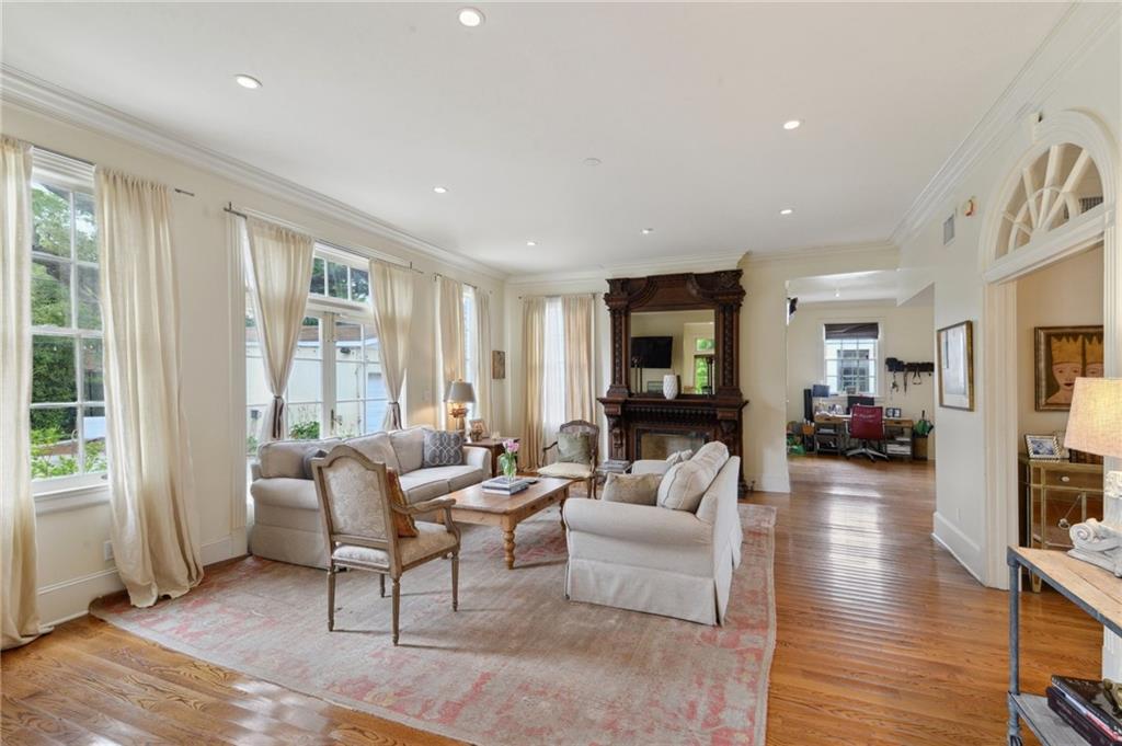 4008 VENDOME Place