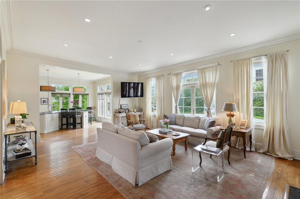4008 VENDOME Place