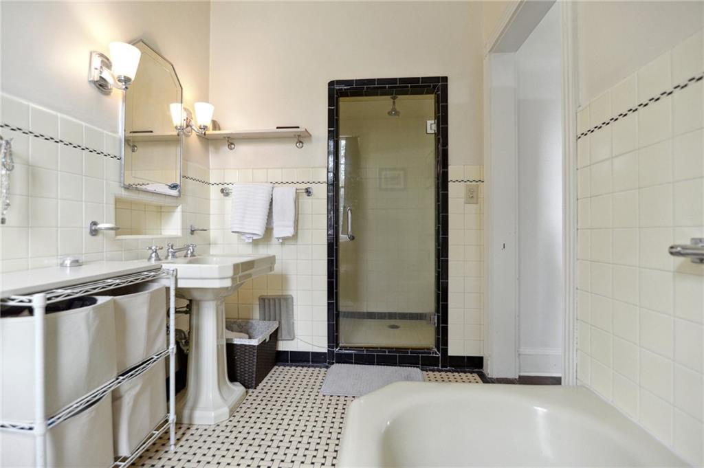 New Orleans, Louisiana 70125, United States, 4 Bedrooms Bedrooms, ,4 BathroomsBathrooms,Residential,Active,103701