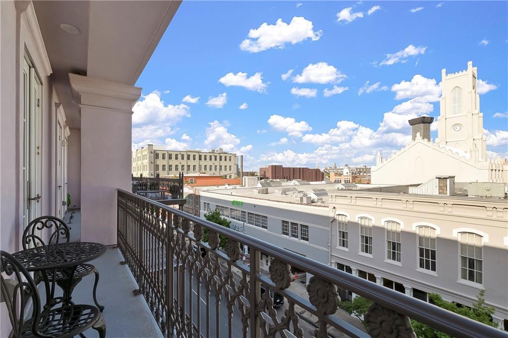 700 MAGAZINE Street 402