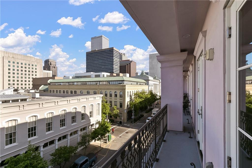 700 MAGAZINE Street 402