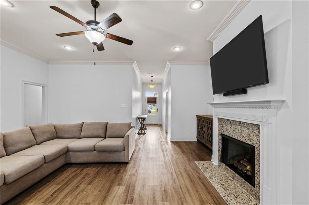 709 ENGLISH OAK Drive