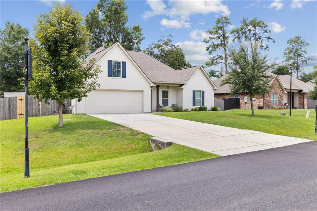 709 ENGLISH OAK Drive