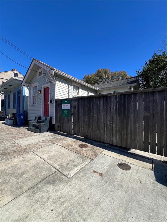 2501-03 BURGUNDY Street