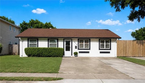 813 OAKWOOD Drive Gretna LA 70056