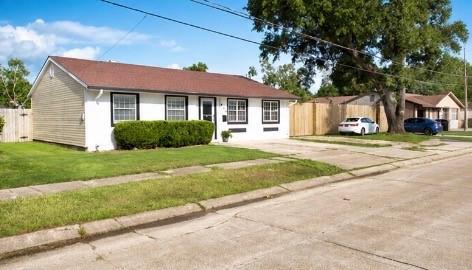 813 OAKWOOD Drive
