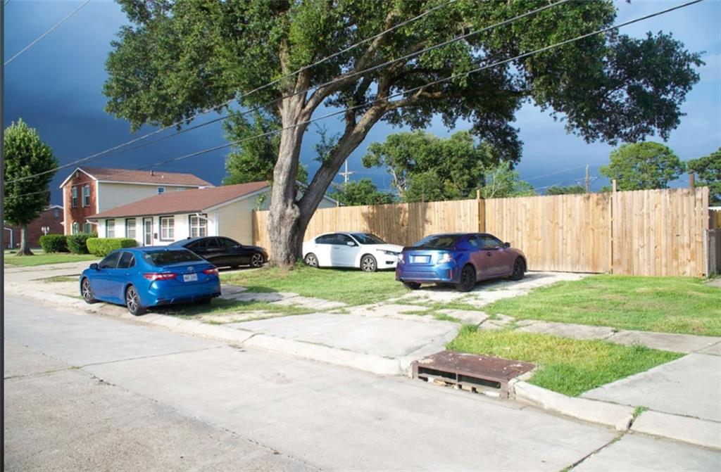 813 OAKWOOD Drive