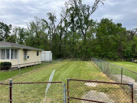 206 CLEMENT Street Destrehan LA 70047