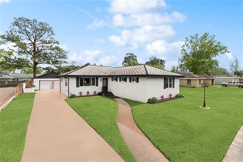 Photo of 149 CAROLINE Avenue, River Ridge, LA 70123 (MLS # 2552165)