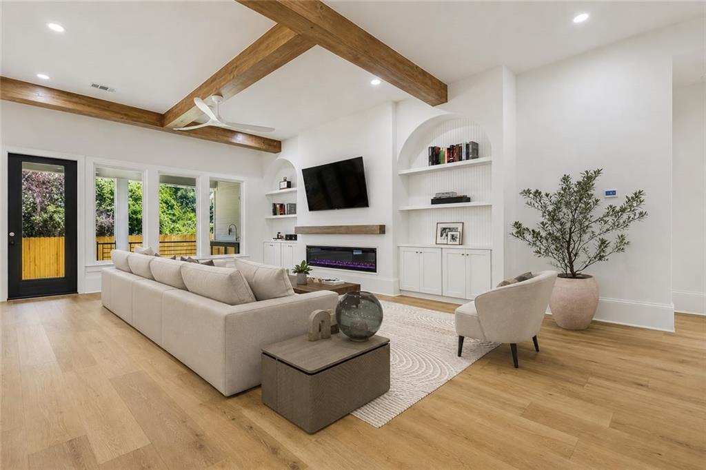 5621 ROSALIE Court