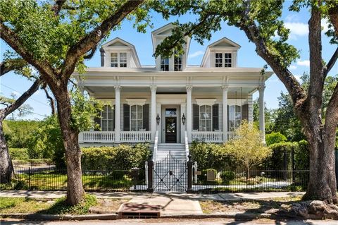 1329 SEVENTH Street New Orleans LA 70115