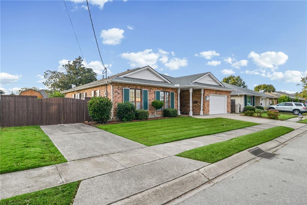 932 MARTIN BEHRMAN Walk