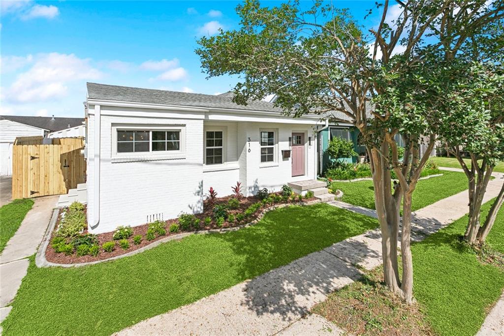 316 CLAIBORNE Court