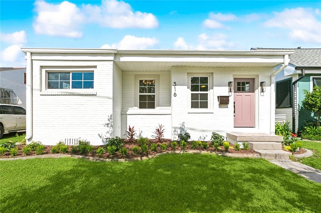 316 CLAIBORNE Court
