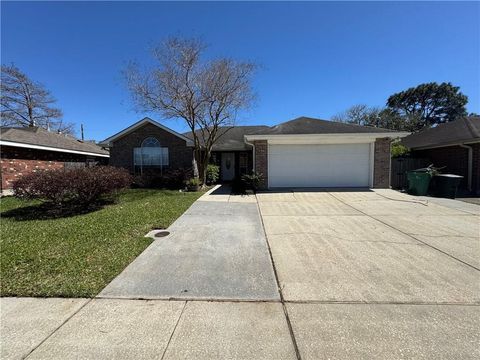 345 SUGARPINE Drive Gretna LA 70056