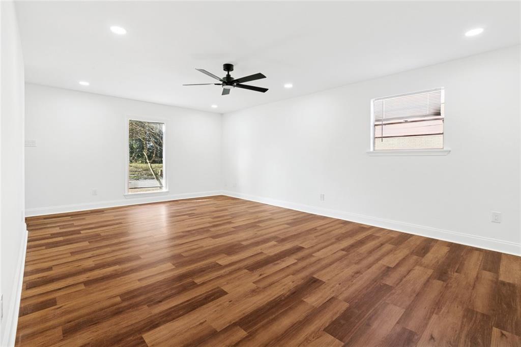 2425 27 OCTAVIA Drive