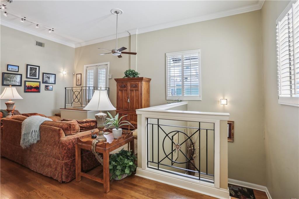 760 MAGAZINE Street PH