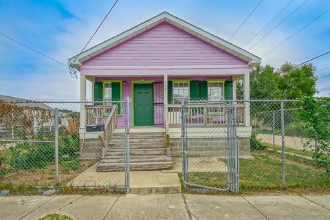 2401 INDEPENDENCE Street, New Orleans, LA 70117 - #: 2420402