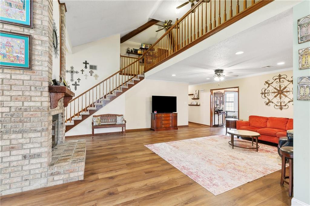 3404 LAKE DES ALLEMANDS Drive