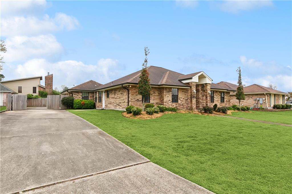 3404 LAKE DES ALLEMANDS Drive
