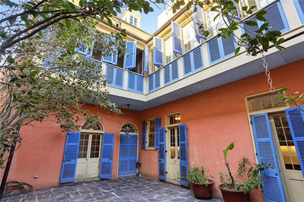 1037 ESPLANADE Avenue