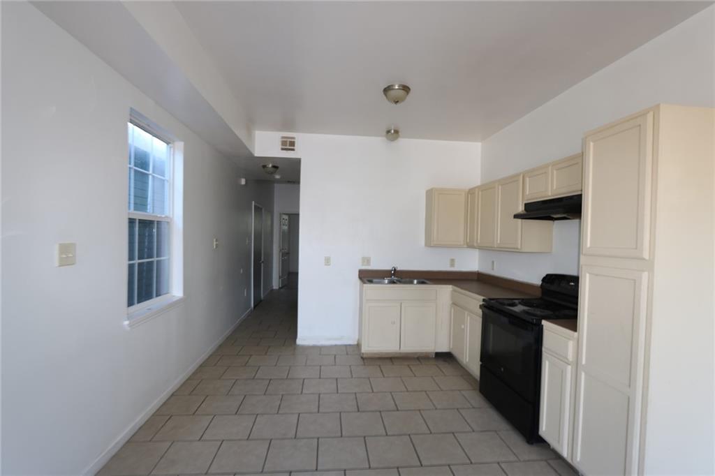2508 12 S PRIEUR Street