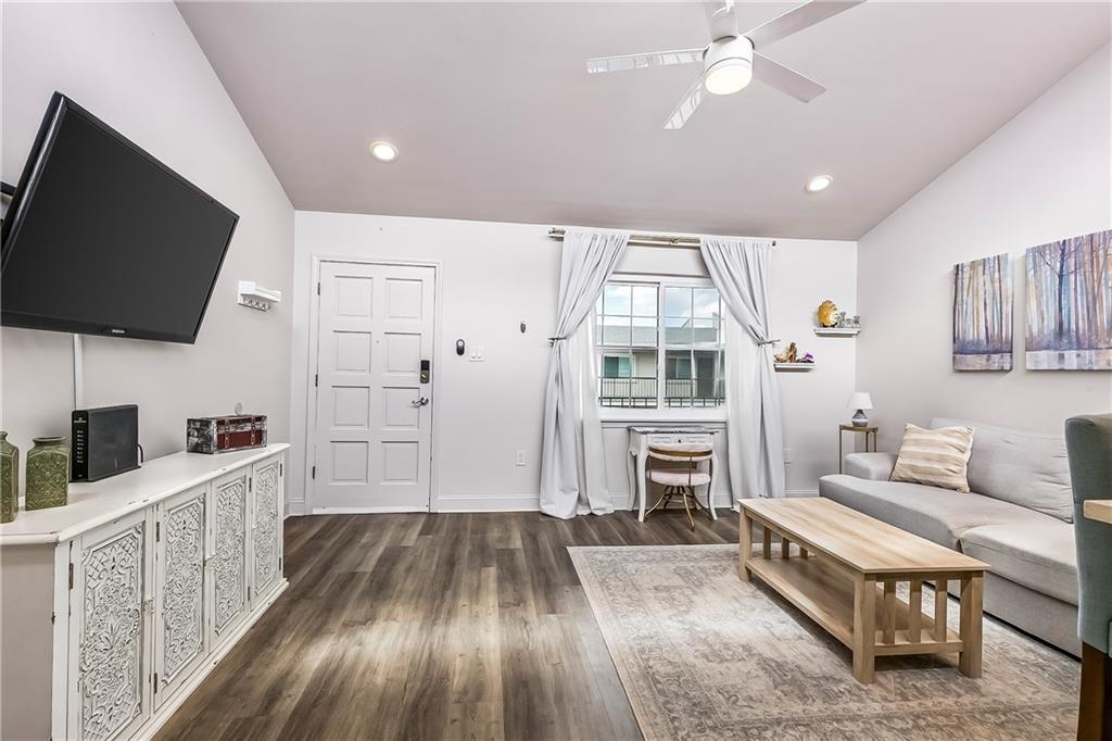 1765 COLISEUM Street 407