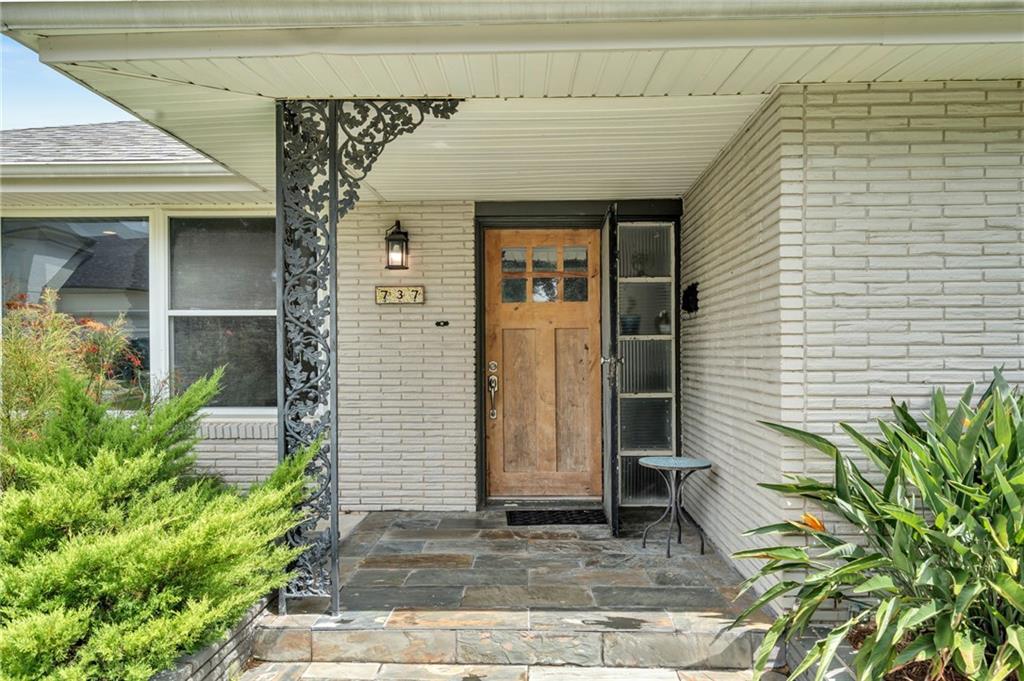 737 EMERALD Street