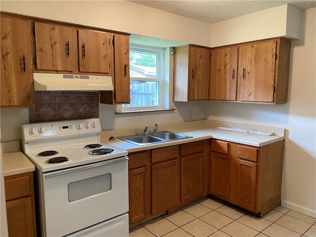 2911 E ST. BERNARD Highway