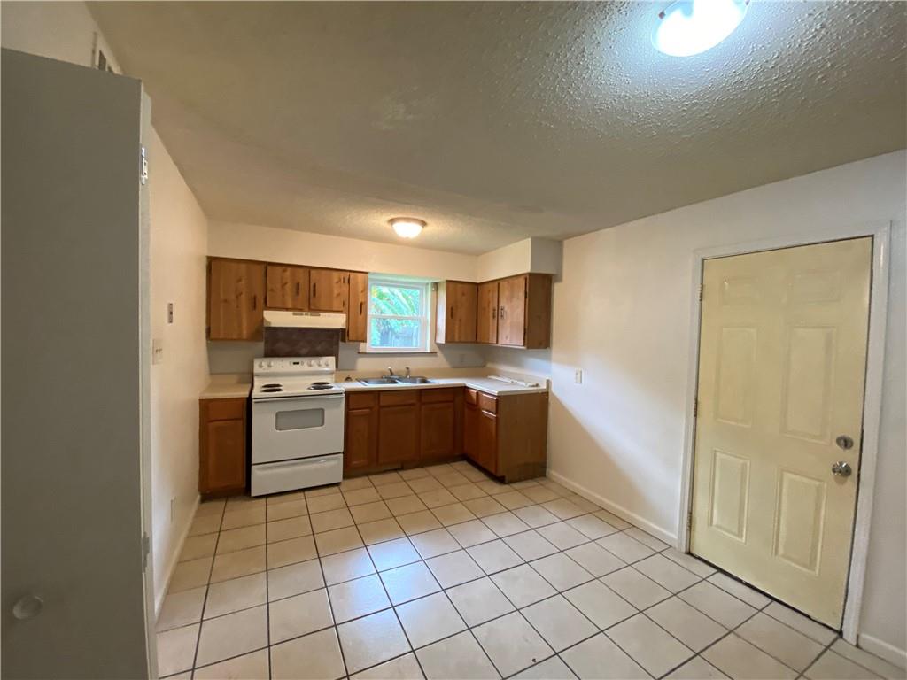2911 E ST. BERNARD Highway