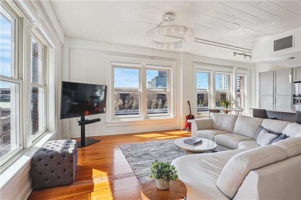 909 LAFAYETTE Street 10