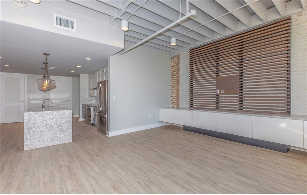 New Orleans, Louisiana 70115, United States, 1 Bedroom Bedrooms, ,2 BathroomsBathrooms,Residential,Pending,68355