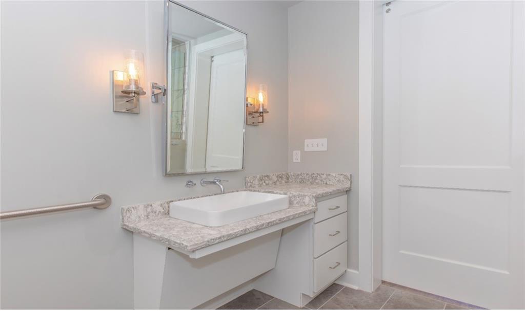 New Orleans, Louisiana 70115, United States, 1 Bedroom Bedrooms, ,2 BathroomsBathrooms,Residential,Pending,68355