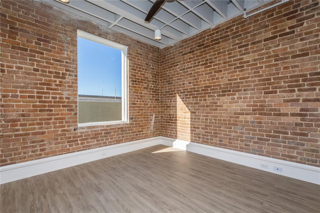 New Orleans, Louisiana 70115, United States, 1 Bedroom Bedrooms, ,2 BathroomsBathrooms,Residential,Pending,68355