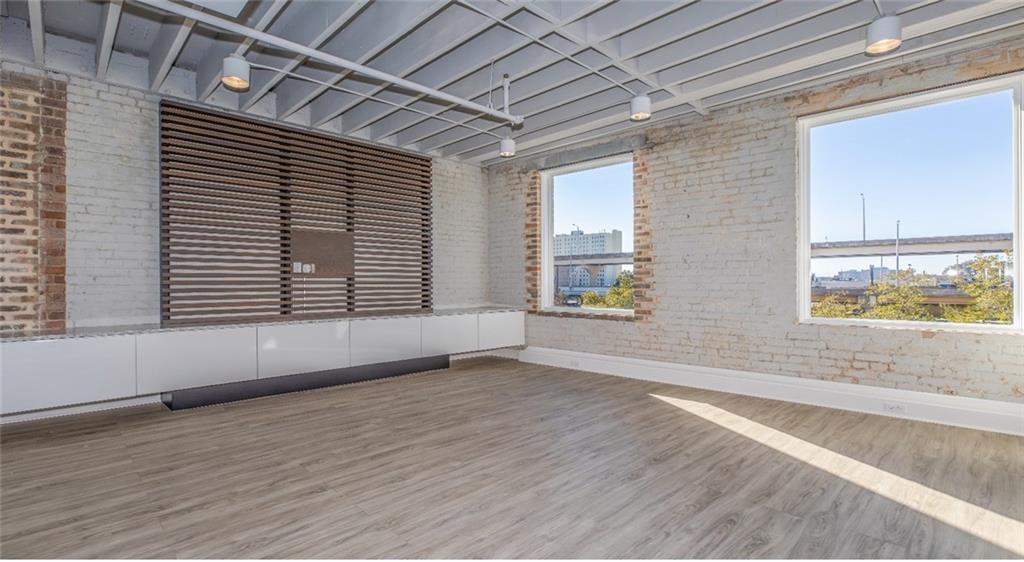 New Orleans, Louisiana 70115, United States, 1 Bedroom Bedrooms, ,2 BathroomsBathrooms,Residential,Pending,68355