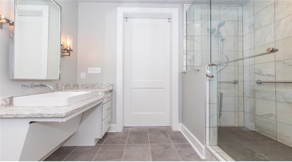 New Orleans, Louisiana 70115, United States, 1 Bedroom Bedrooms, ,2 BathroomsBathrooms,Residential,Pending,68355