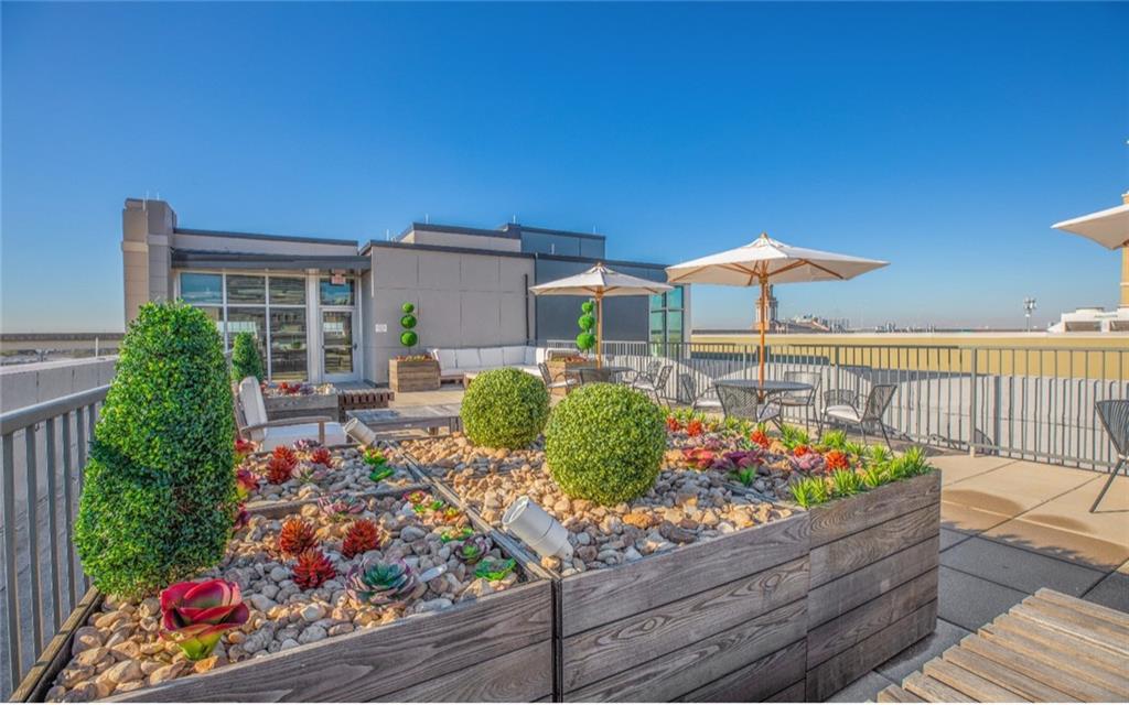 New Orleans, Louisiana 70115, United States, 1 Bedroom Bedrooms, ,2 BathroomsBathrooms,Residential,Pending,68355