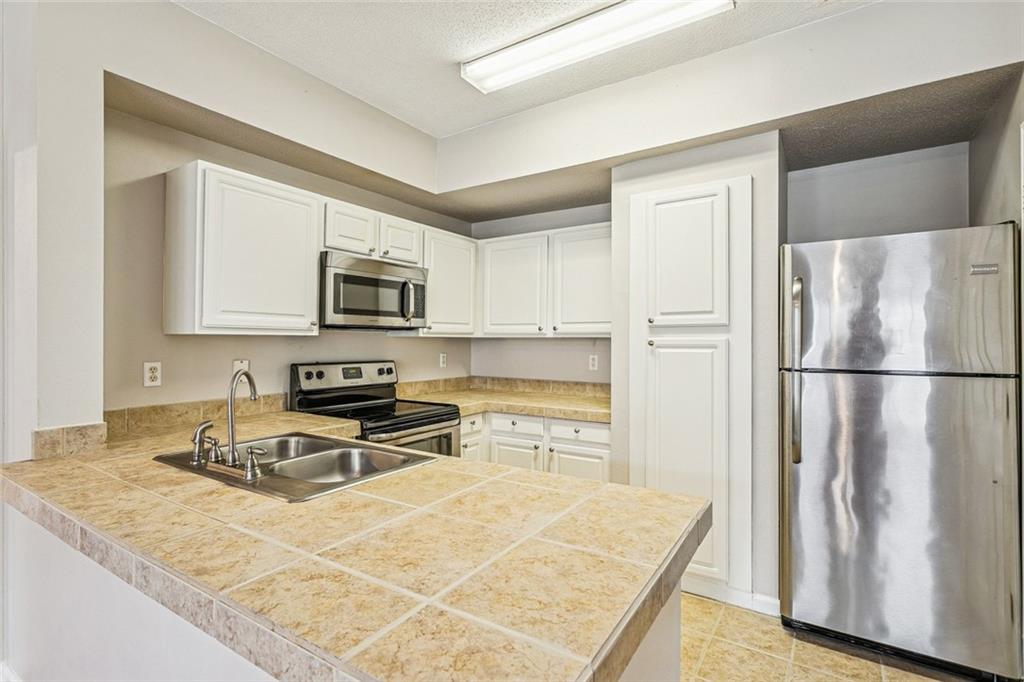 350 EMERALD FOREST Boulevard 2201