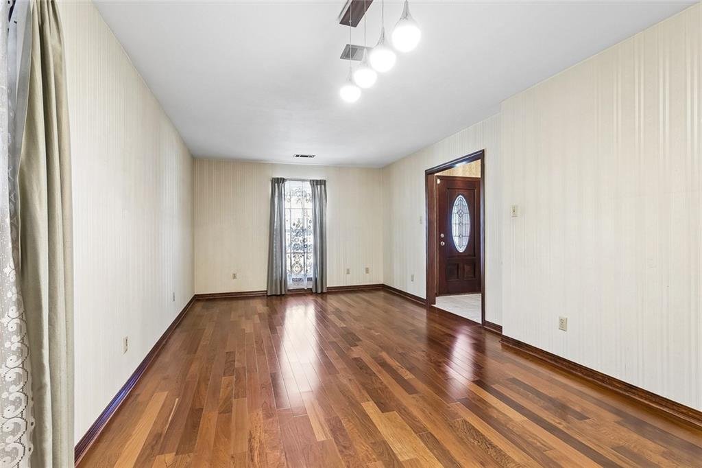 912 GIUFFRIAS Avenue