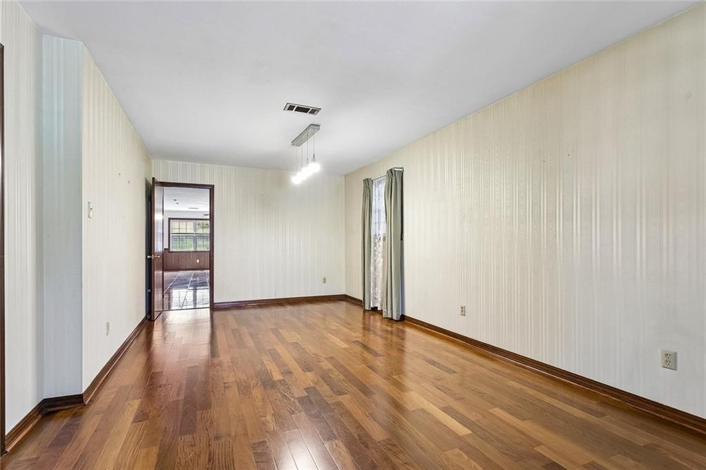 912 GIUFFRIAS Avenue