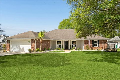 Photo of 150 FRENCHMEN Drive, Mandeville, LA 70448 (MLS # 2557409)