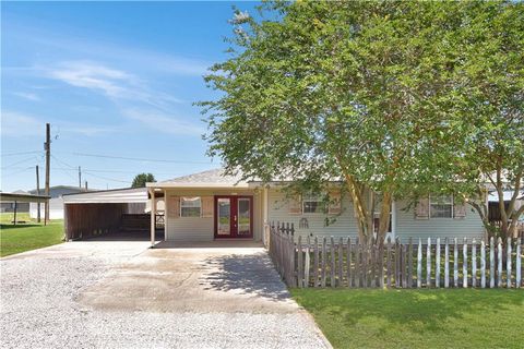 Photo of 111 GREEN ACRES Drive, Thibodaux, LA 70301 (MLS # 2558948)