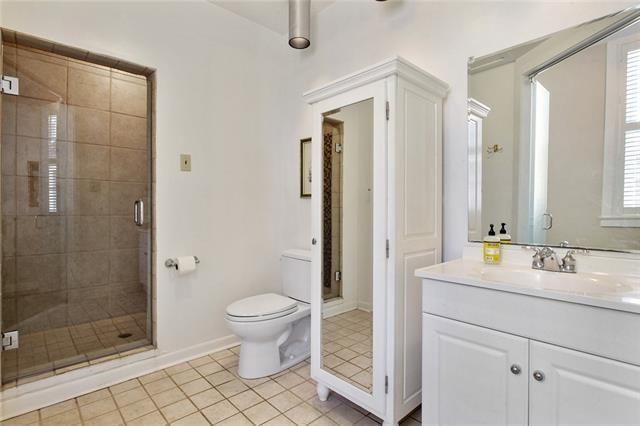 New Orleans, Louisiana 70130, United States, 2 Bedrooms Bedrooms, ,2 BathroomsBathrooms,Residential,Active,67977