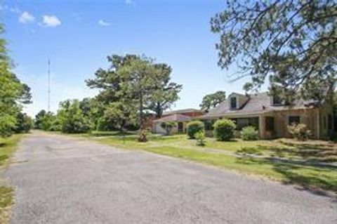 708 BORDENAVE Street Gretna LA 70056