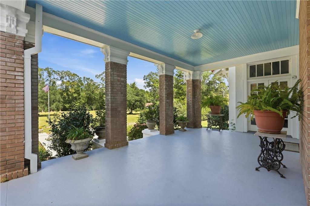 39241 MOUNT VILLA ESTATE Road