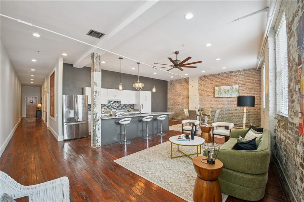 404 NOTRE DAME Street 24