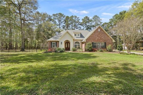Photo of 10 PLANTATION Lane, Covington, LA 70433 (MLS # 2547444)
